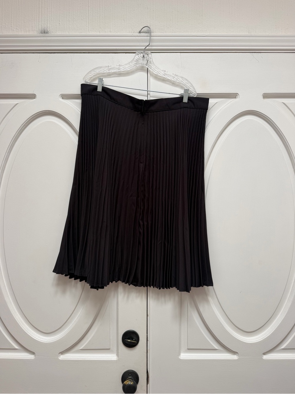 Elegant Black Pleated Skater Skirt - Picture 5 of 7